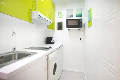 Una cocina o zona de cocina en Cozy Bright apt. Malasaña - Madrid City Centre