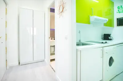 Una cocina o zona de cocina en Cozy Bright apt. Malasaña - Madrid City Centre
