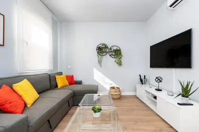 Una televisión o centro de entretenimiento en Modern Refurbished - 1BD 1BTH - Chamberi