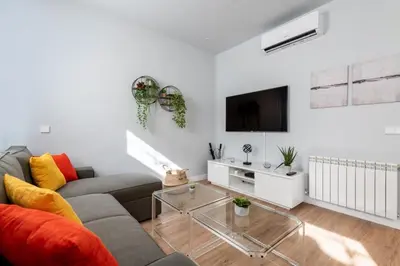 Una televisión o centro de entretenimiento en Modern Refurbished - 1BD 1BTH - Chamberi