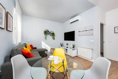 Una televisión o centro de entretenimiento en Modern Refurbished - 1BD 1BTH - Chamberi