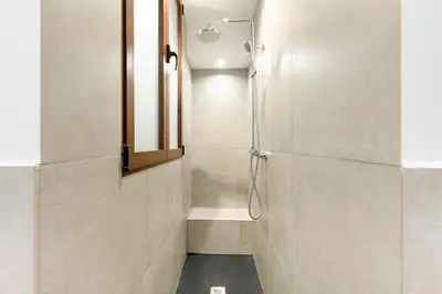 Plano de SOL - 5 Balconies- 1BD Renovated apt