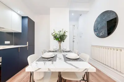 Plano de SOL - 5 Balconies- 1BD Renovated apt