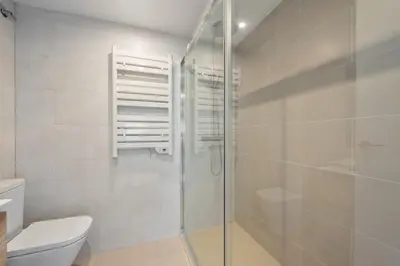 Un baño de Bright Stylish - 2Bedrooms 2Baths - Salamanca