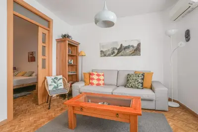 Zona de estar de Bright cozy 2BD - OPERA area