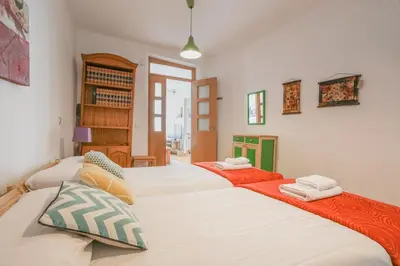 Cama o camas de una habitación en Bright cozy 2BD - OPERA area