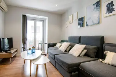 Zona de estar de Bright and wide- 2Bd 1Bth- Center