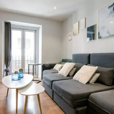 Bright and wide- 2Bd 1Bth- Center