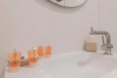 Un baño de Bright and Refurbished-2BED 1BATH-Ventas
