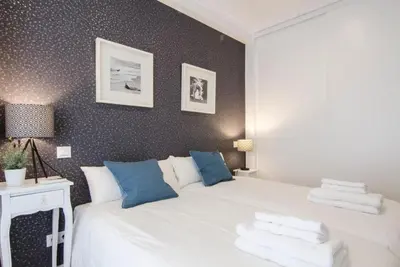 Cama o camas de una habitación en Bright Stylish 2BD 2BTH - CITY CENTRE
