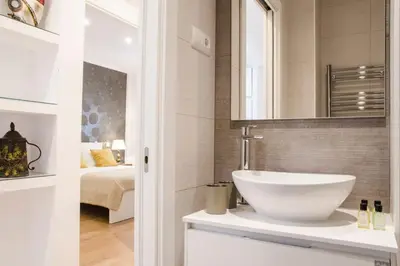 Un baño de Bright Stylish 2BD 2BTH - CITY CENTRE