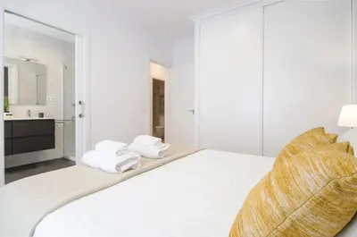 Cama o camas de una habitación en Bright Stylish 2BD 2BTH - CITY CENTRE