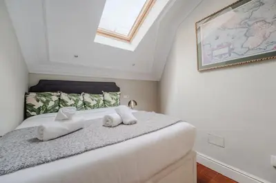Cama o camas de una habitación en Stylish Duplex with parking - 2BD 2BTH - Almagro