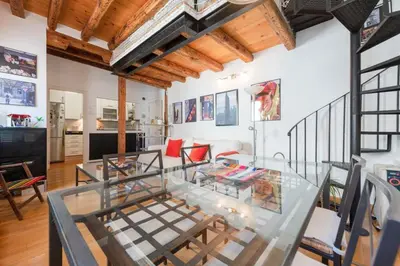 Una televisión o centro de entretenimiento en Duplex Terrace- 2BED 2BATH- CHUECA