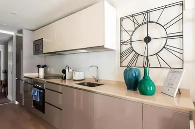 Una cocina o zona de cocina en Sophisticated Refurbished - 2BD 2BTH-Malasaña