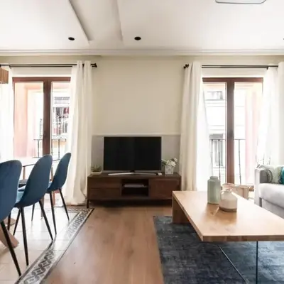 Sophisticated Refurbished - 2BD 2BTH-Malasaña