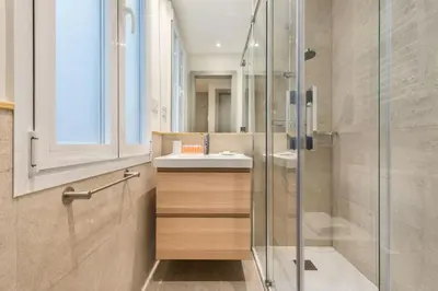 Un baño de Executive Stylish - 2BD 2BTH - Salamanca