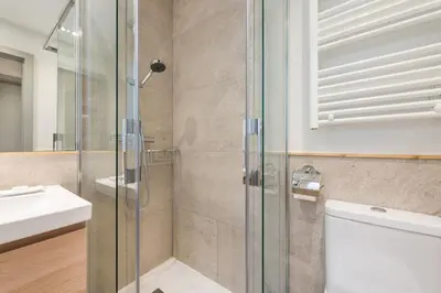 Un baño de Executive Stylish - 2BD 2BTH - Salamanca