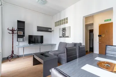 Una televisión o centro de entretenimiento en Central renovated - 2BD - Centro-Sol