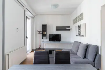 Una televisión o centro de entretenimiento en Central renovated - 2BD - Centro-Sol