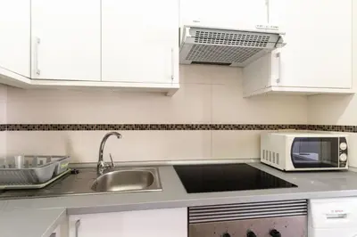 Una cocina o zona de cocina en Spacious cozy - 3BD - Centro-Sol