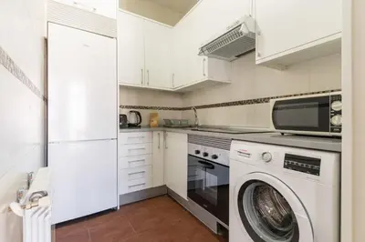Una cocina o zona de cocina en Spacious cozy - 3BD - Centro-Sol
