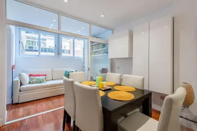 Zona de estar de Spacious Refurbished with Parking-3BD 2BT-Retiro