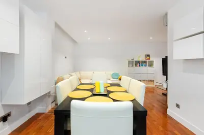 Zona de estar de Spacious Refurbished with Parking-3BD 2BT-Retiro