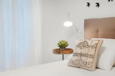 Cama o camas de una habitación en Stylish Bright 2BD apt. Atocha - Luca de Tena