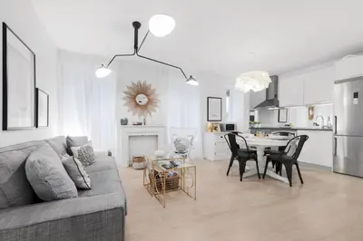Una cocina o zona de cocina en Stylish Bright 2BD apt. Atocha - Luca de Tena