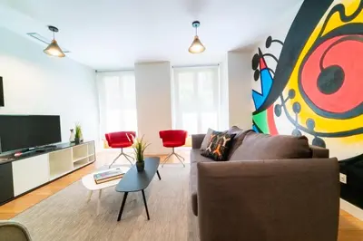 Una televisión o centro de entretenimiento en Morar Apartments Malasaña