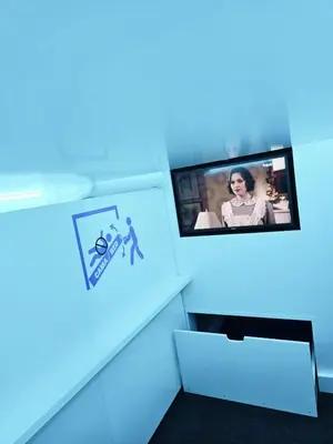 Una televisión o centro de entretenimiento en Modular Rooms