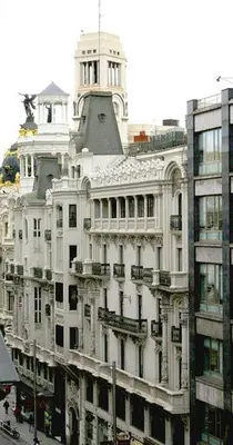 Edificio en el que se encuentra el hostal o pensión