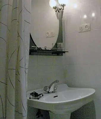Un baño de Hostal Delfina