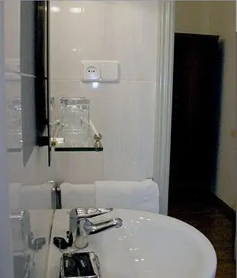 Un baño de Hostal Delfina