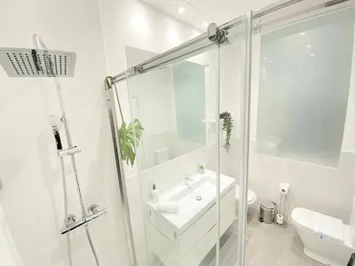 Un baño de Seasonal Living Cozy Stay
