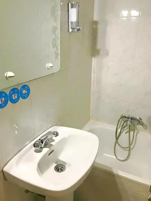 Un baño de Hostal Los Arcos