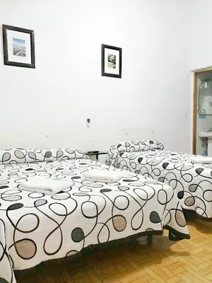 Cama o camas de una habitación en Hostal Los Arcos