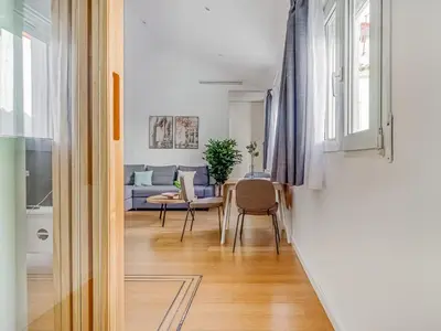Zona de estar de Limehome Madrid San Lorenzo