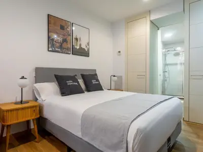 Cama o camas de una habitación en Limehome Madrid San Lorenzo