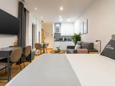 Zona de estar de Limehome Madrid San Lorenzo