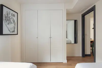 Cama o camas de una habitación en Líbere Madrid Malasaña