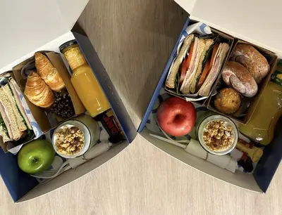 Comida en o cerca de este apartahotel