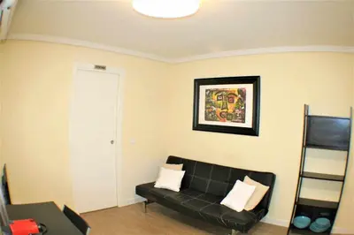 Zona de estar de Apartamento cercano a Madrid Rio céntrico. Nuevo