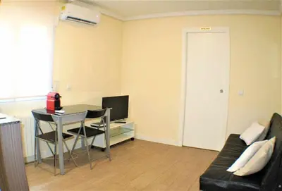 Zona de estar de Apartamento cercano a Madrid Rio céntrico. Nuevo