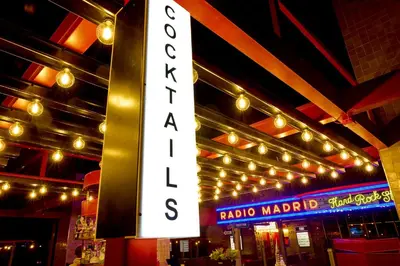 Certificado, premio, señal o documento que está expuesto en Hard Rock Hotel Madrid