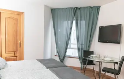 Una televisión o centro de entretenimiento en Estudio para dos en pleno centro de Madrid