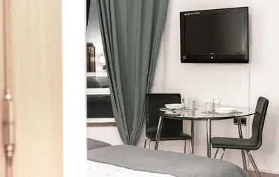 Una televisión o centro de entretenimiento en Estudio para dos en pleno centro de Madrid