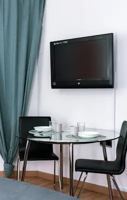 Una televisión o centro de entretenimiento en Estudio para dos en pleno centro de Madrid