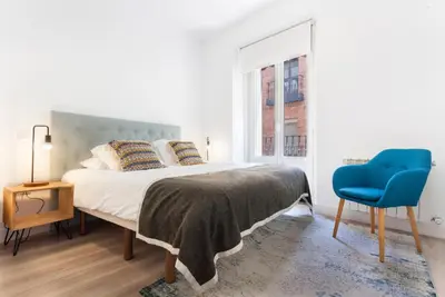 Cama o camas de una habitación en Canalejas en Madrid
